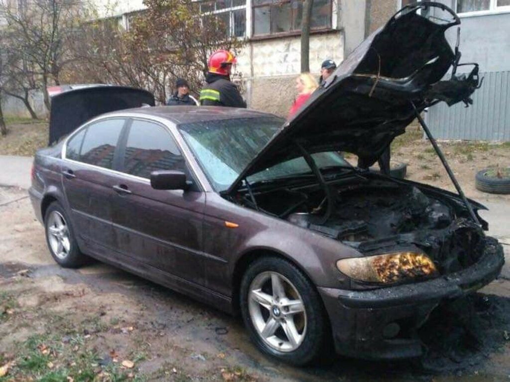 В одному з вінницьких дворів загорівся автомобіль