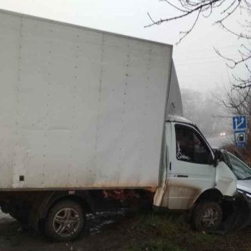 У Вінниці зіткнулись Mitsubishi та ГАЗ: постраждали чотири людини