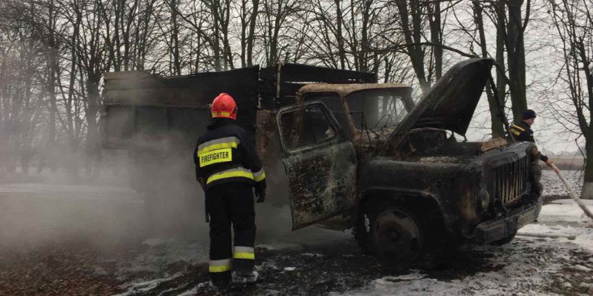 На автошляху біля Калинівки згоріла вантажівка