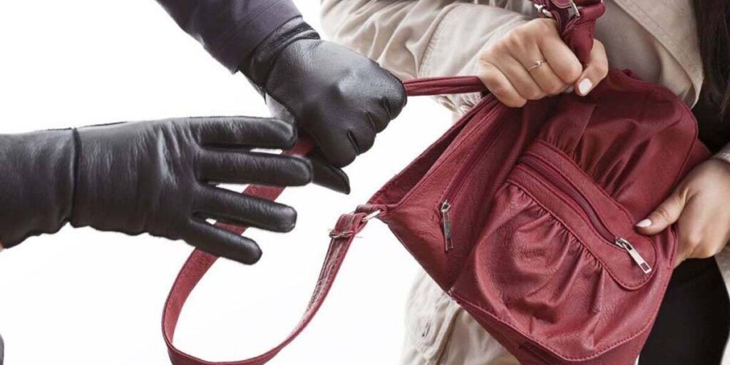 4,5 роки за гратами для грабіжника, який відібрав телефон у пенсіонерки