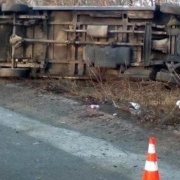 Маршрутка, яка їхала з Білої Церкви у Вінницю, перекинулась на трасі