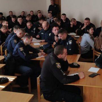 Правоохоронців Вінниці навчали безпечно контактувати з хворими затриманими