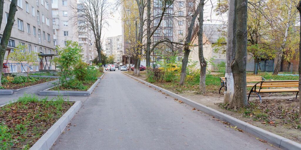 У Вінниці за рік впорядкували 28 прибудинкових територій
