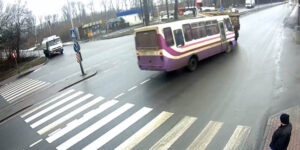 У Вінниці вантажівка зіткнуласа з автобусом
