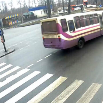 У Вінниці вантажівка зіткнуласа з автобусом