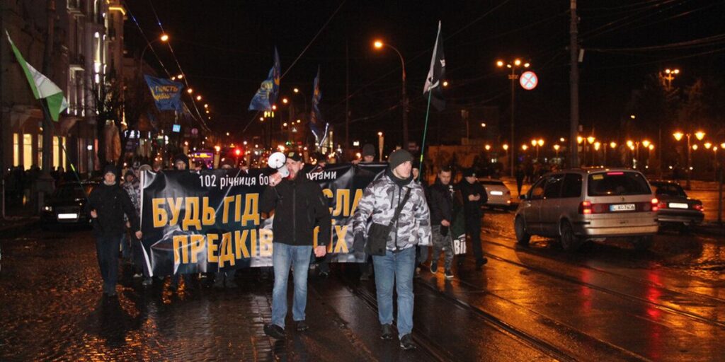 У Вінниці відбулась смолоскипна хода, присвячена 102-й річниці бою під Крутами