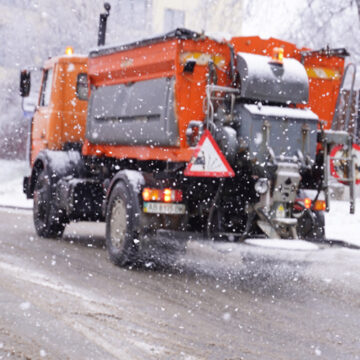 У Віннниці комунальні служби розчищають тротуари та вулиці від снігу