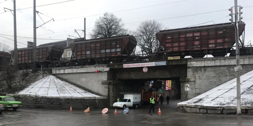 В центрі Жмеринки перекрили рух автомобілів