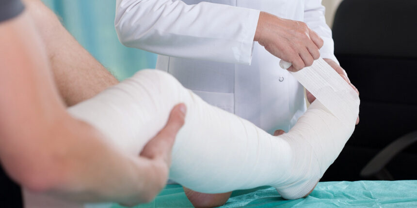 Вінничанин зламав в сутінках ногу біля відділення Нової Пошти