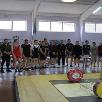 У чемпіонаті з важкої атлетики, що пройшов у Вінниці взяли участь 45 юних спортсменів