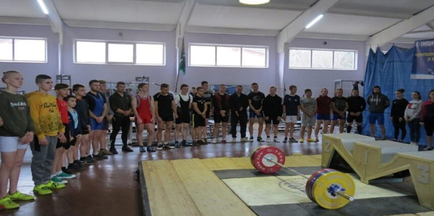 У чемпіонаті з важкої атлетики, що пройшов у Вінниці взяли участь 45 юних спортсменів