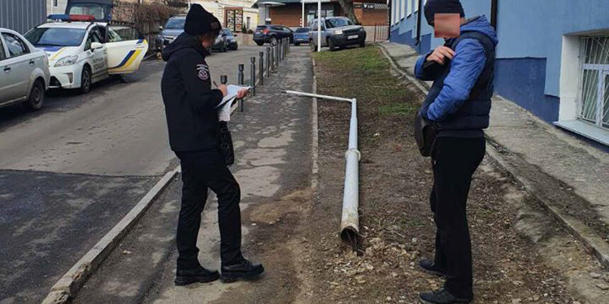 Водій у Вінниці збив ліхтар біля Макдональдсу