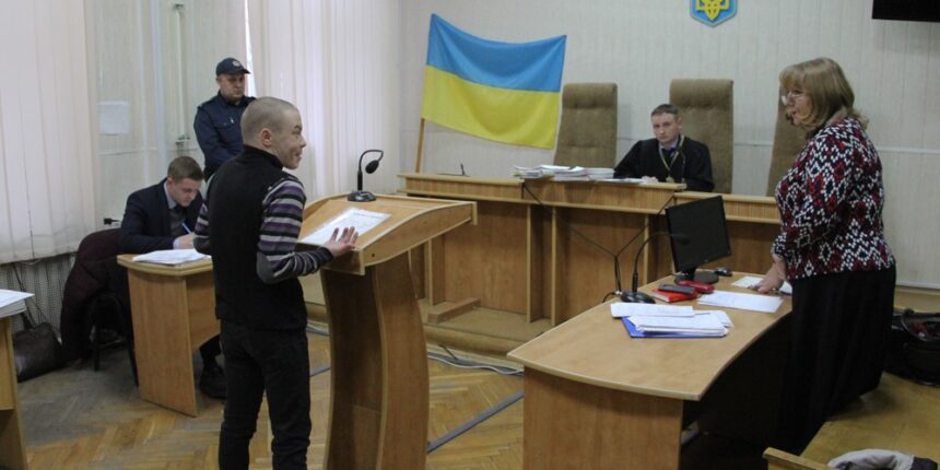 Двічі судимий за грабіж і крадіжку. Підозрюваного у жорстокому вбивстві собаки Бімки допитали у суді