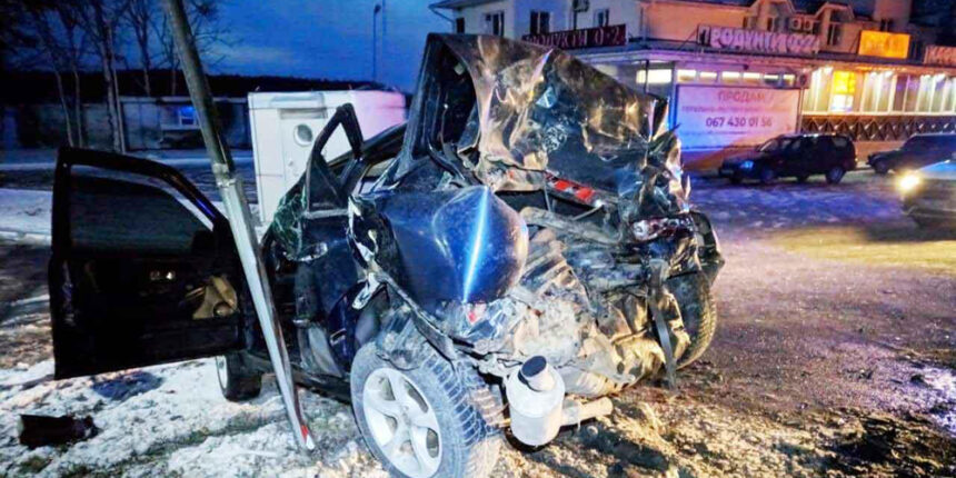 У Літинському районі Ford Scorpio зіткнувся з Mitsubishi Pajero