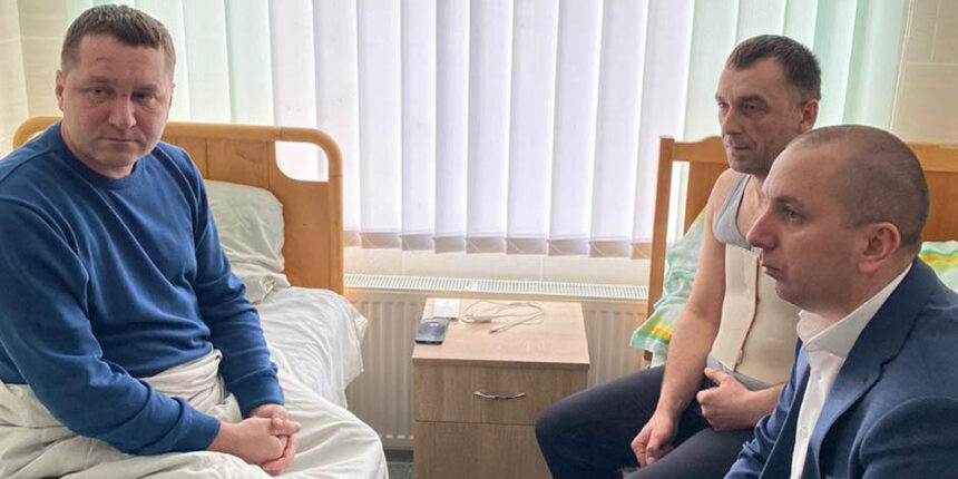 Травмованим під час подій в Жмеринській міськраді поліцейським бажають одужання