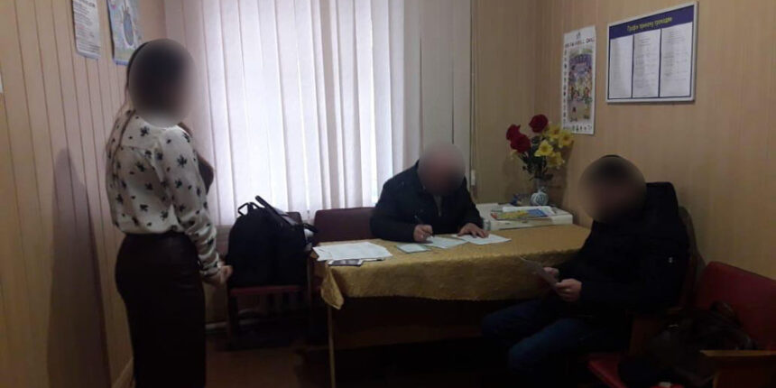 Поліцейського з Ямпільського відділення, що знущався над затриманим, візьмуть під варту