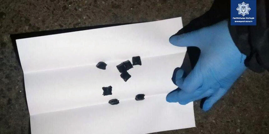 Патрульні затримали у Вінниці 21-річного нарко-закладчика