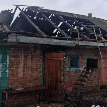 У Калинівськиому районі, на Вінниччині через коротке замикання згорів дах господарчої будівлі