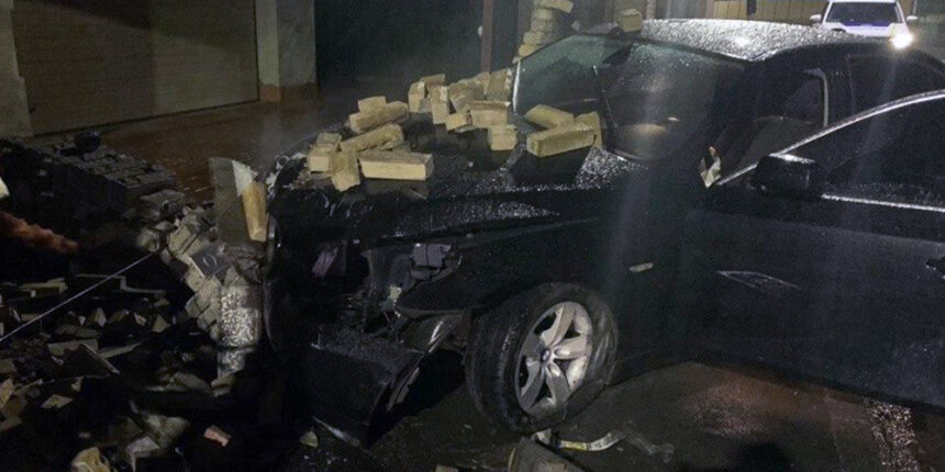 У Вінниці водій BMW напідпитку так тікав від патрульних, що протаранив паркан