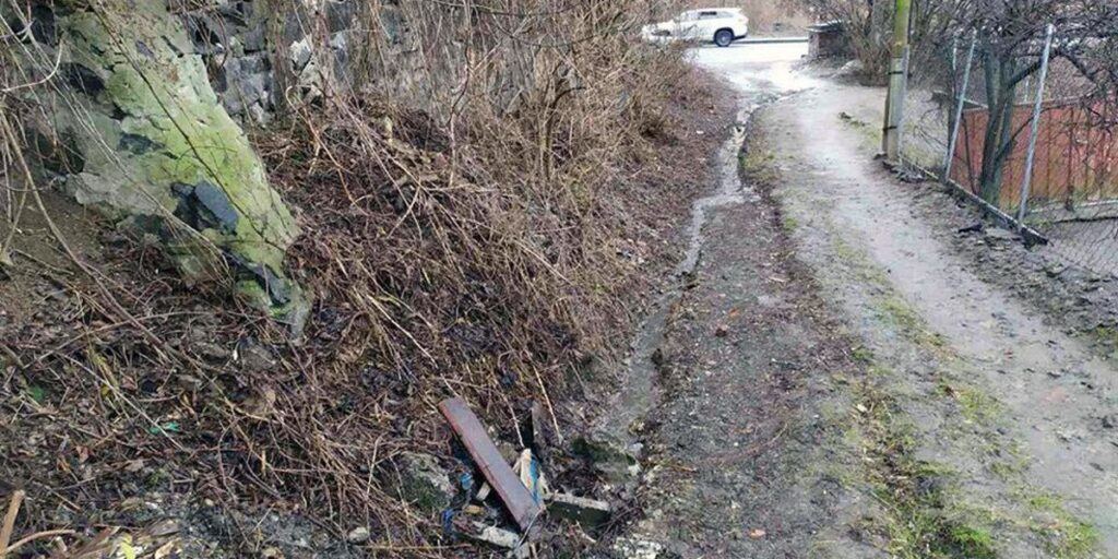 Мешканець Вінниці облаштував вигрібну яму так, що нечистоти текли по всій вулиці
