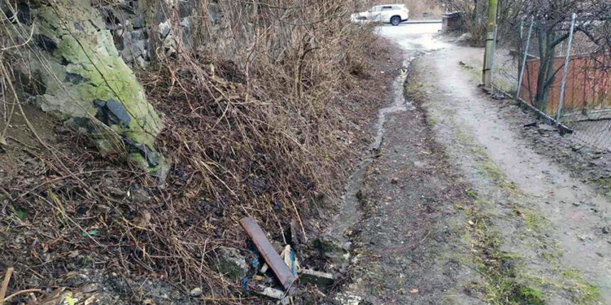 Мешканець Вінниці облаштував вигрібну яму так, що нечистоти текли по всій вулиці