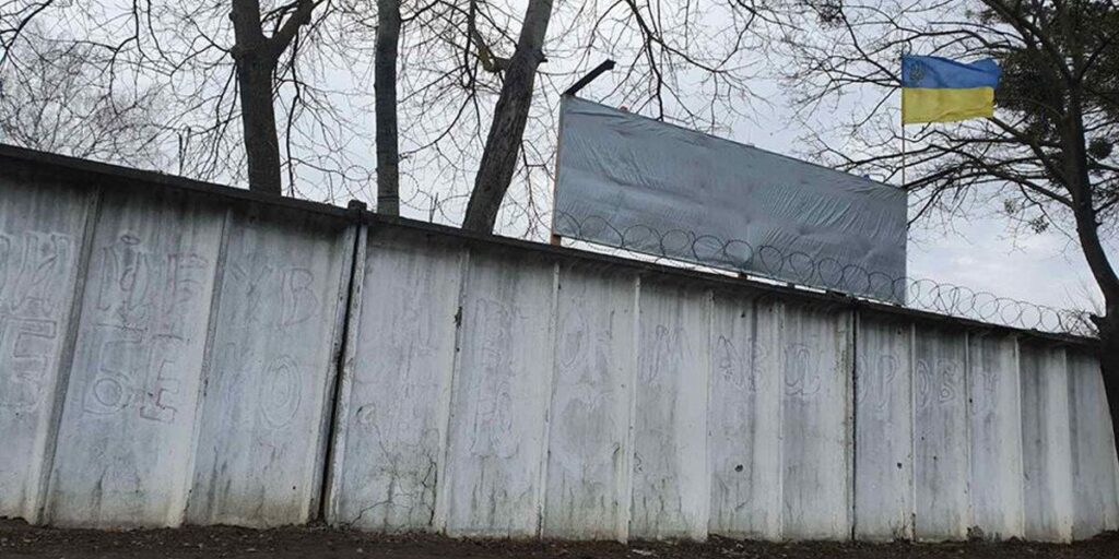 Власники демонтували рекламні конструкції по вулиці Зулінського у Вінниці
