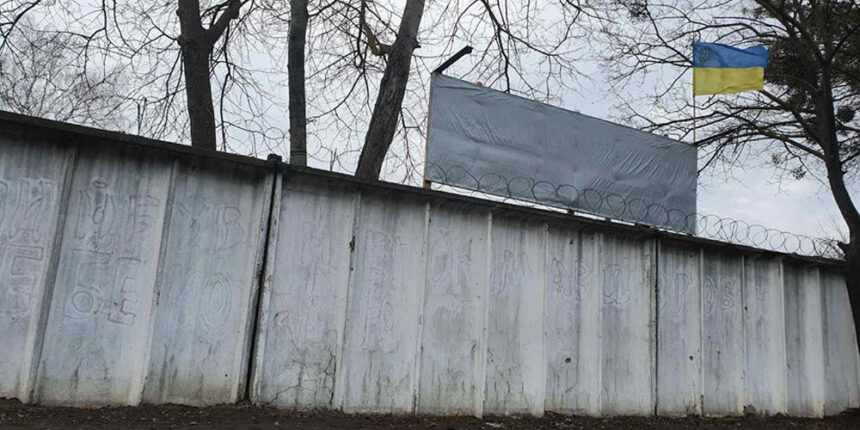 Власники демонтували рекламні конструкції по вулиці Зулінського у Вінниці