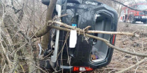 У Калинівському районі Citroen злетів у кювет
