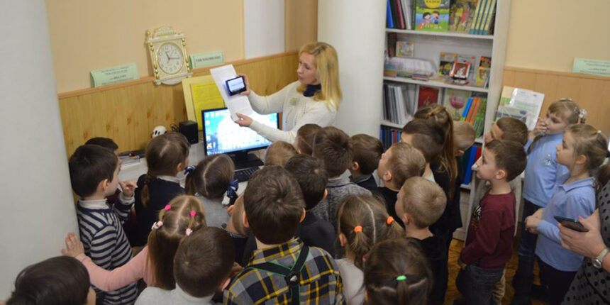 Вінницьким першокласникам пояснили, що таке "світ на дотик"