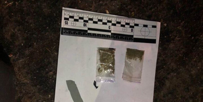 У Вінниці патрульні у двох юнаків виявили речовини схожі на наркотики