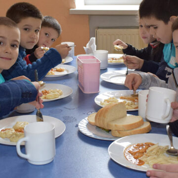 Брацлавських школярів нагодували італійськими галушками