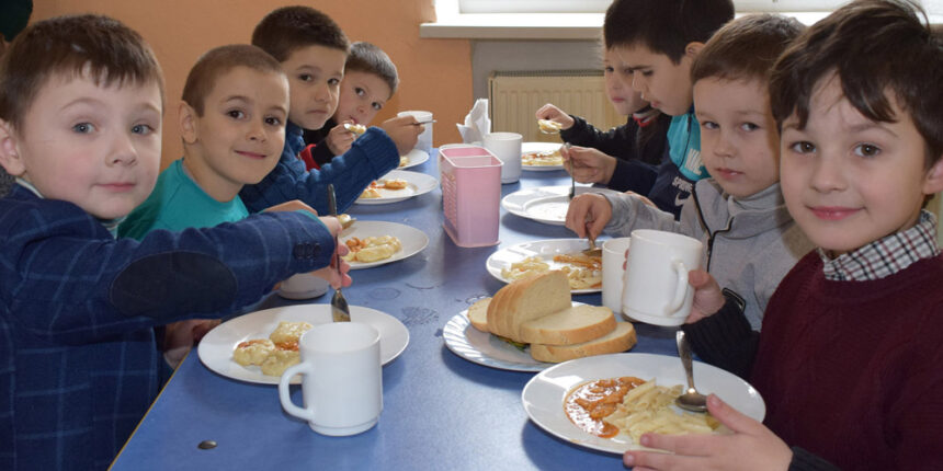 Брацлавських школярів нагодували італійськими галушками