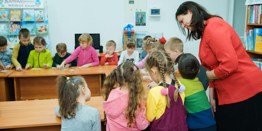 У бібліотеках Вінниці навчають користуватись мобільними додатками