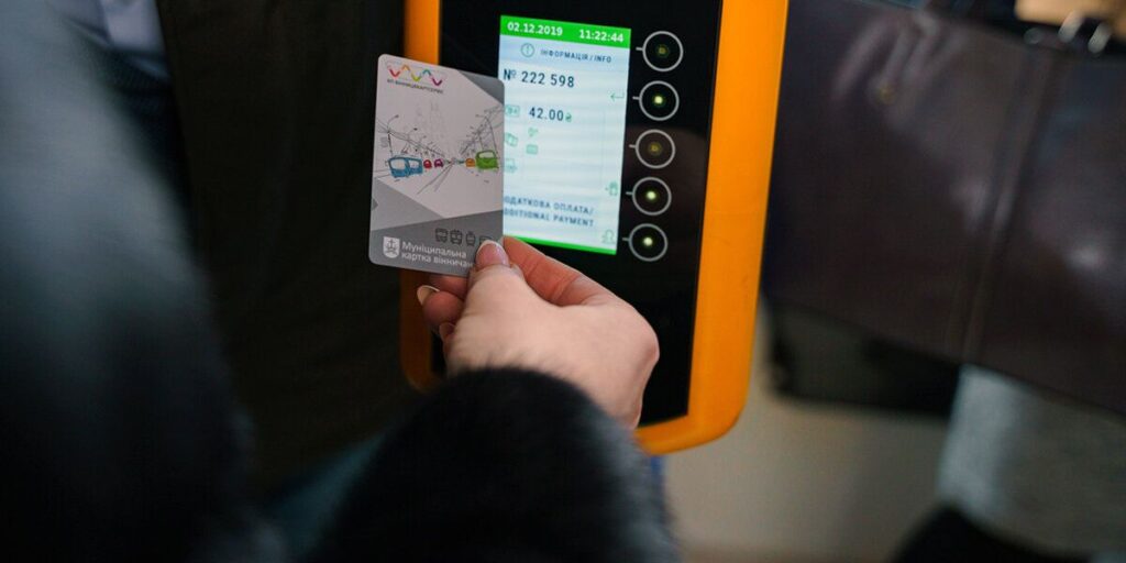 У Вінниці з березня банківською карткою можна буде розраховуватись у маршрутках