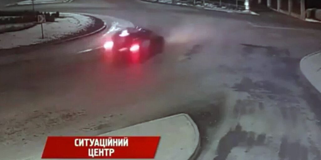 Водій під кайфом розтрощив у Вінниці декоративну огорожу на Гніванському шосе