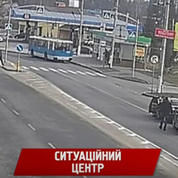 На вул.Пирогова у Вінниці чорний Опель "догнав" чорний БМВ