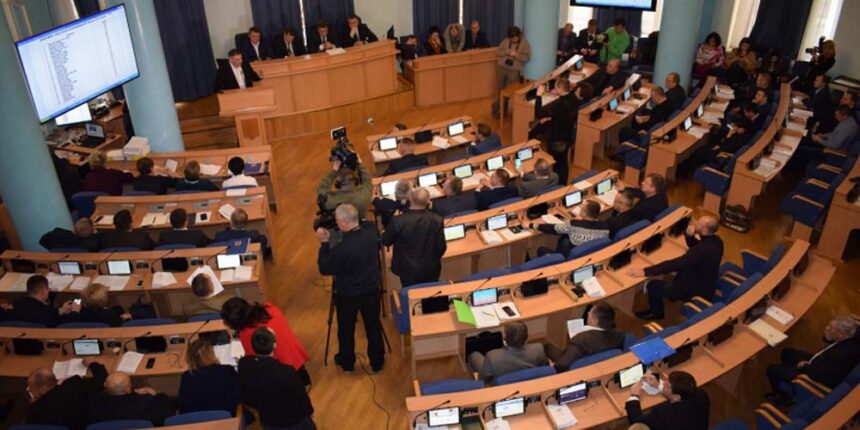 Скандальну справу про директора дитбудинка зняли з розгляду сесії Вінницької облради