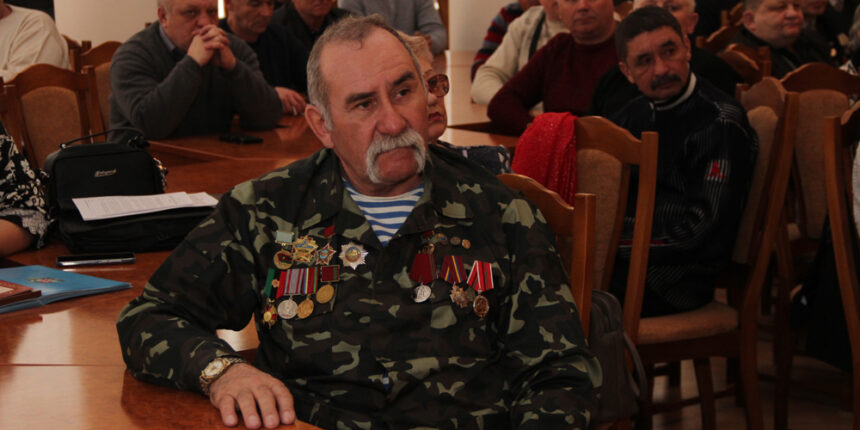 У Вінниці афганцю Олександру Поліщуку вручили сертифікат на автівку