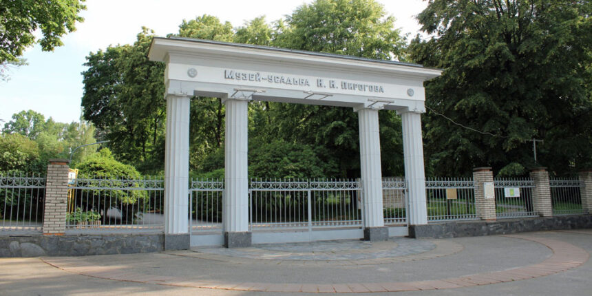 У Вінниці не будуть встановлювати шлагбауми на парковці біля музею Пирогова