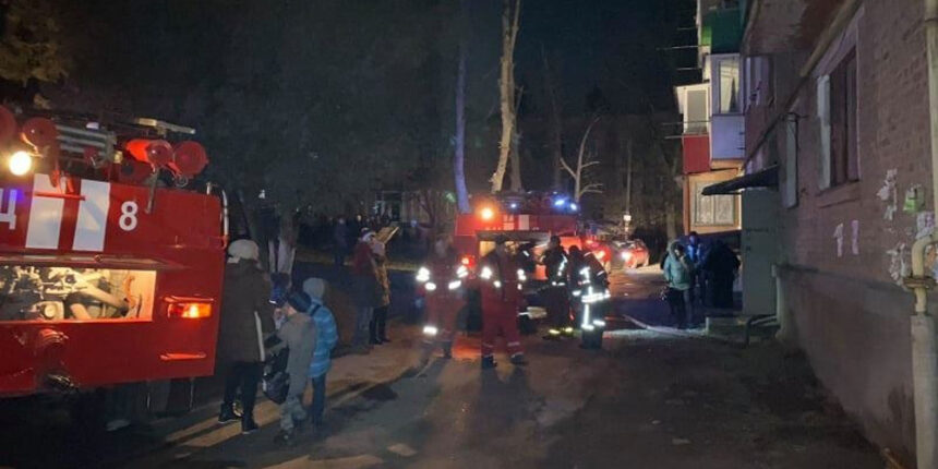 У Жмеринці пенсіонерка ледь не спалила багатоповерхівку, коли полізла під ліжко зі свічкою