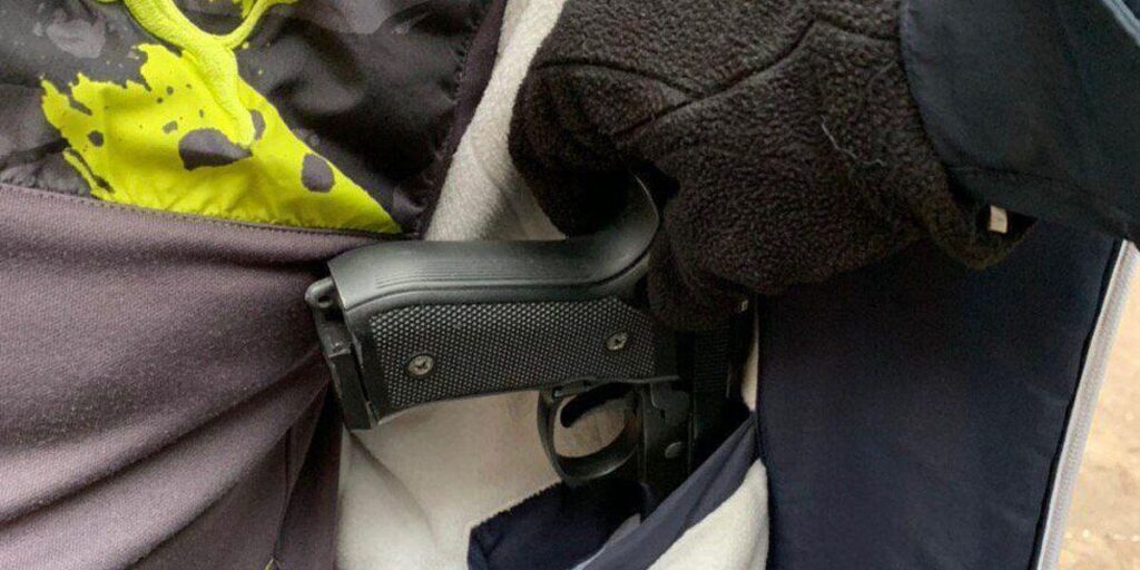 У нетверезого вінничанина вилучили пістолет та холодну зброю