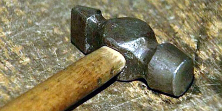 Зловмисницю, яка з молотком напала на 81-річну жінку затримала поліція Вінниччини