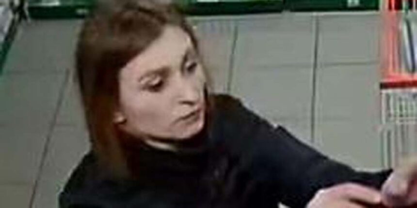 Поліція Вінниці просить допомогти встановити особу жінки, яка зображена на фото