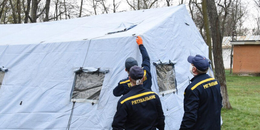 Намети як “пункти сортування хворих”: де встановлені і для чого