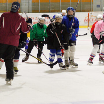 Юні вінницькі хокеїсти тепер тренуватимуться на «Льодовій арені» в ТРЦ «Мегамолл»