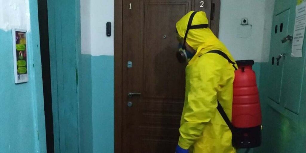 У багатоповерхівках Вінниці почали посилено дезинфікувати під'їзди