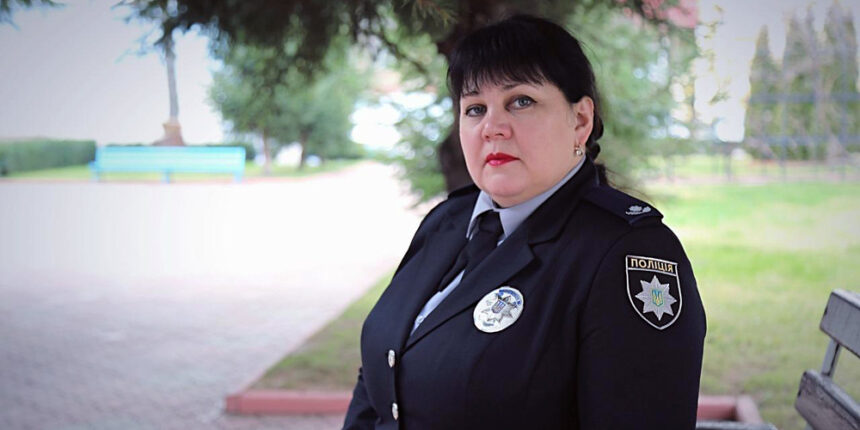 У Вінниці офіцер поліції захоплюється детективами Агати Крісті та... вишиванням