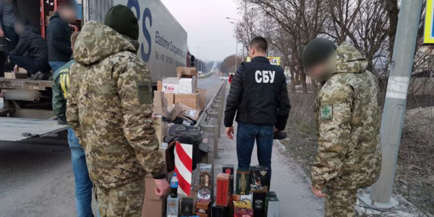 На Вінниччині під час обшуку автомобіля вилучено 1700 літрів фальсифікованого алкоголю
