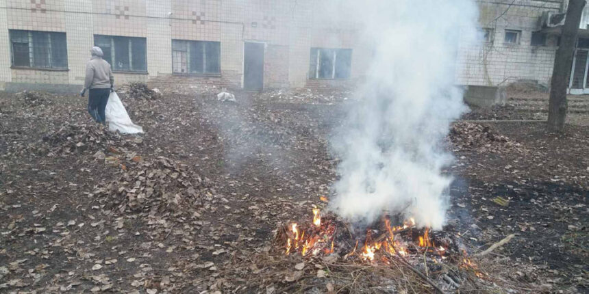 Вінничани продовжують палити сміття та листя: понад 30 адмінпротоколів за 10 днів