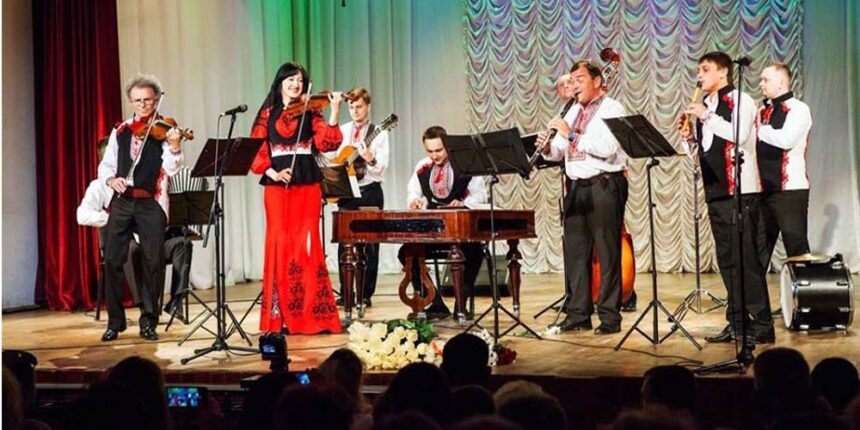 Народні мотиви подарує вінничанам ансамль БРЕВІС